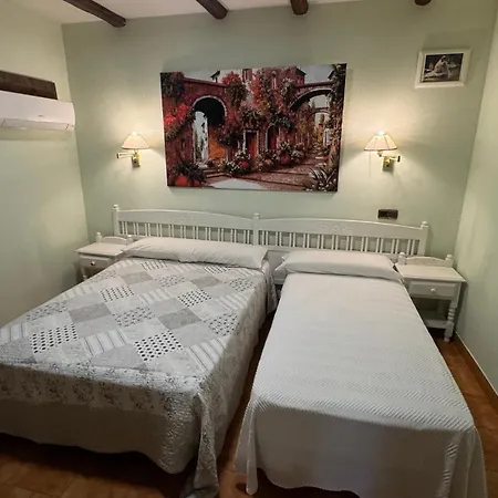 Hostal Mia Hotell