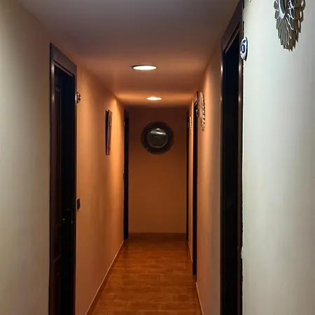 Hostal Mia Hotell